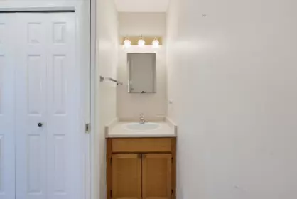 Laundry Room Photo of 86 32691 Garibaldi Drive, Abbotsford, BC