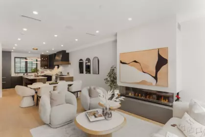 Kitchen Island Photo of 1683 Nelson Street, Vancouver, BC