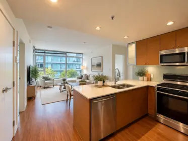 807 5900 Alderbridge Way, Richmond, BC, Richmond — Apartment/Condo for sale