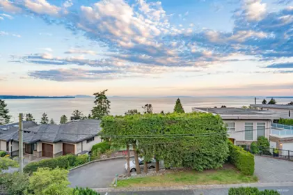 Backyard Photo of 14439 Sunset Lane, White Rock, BC