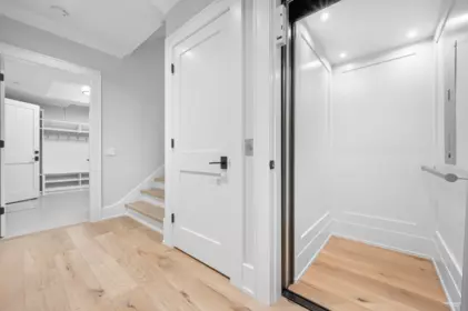 Primary Bathroom Photo of 14439 Sunset Lane, White Rock, BC