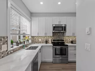 Kitchen Photo of 17 2422 Hawthorne Avenue, Port Coquitlam, BC