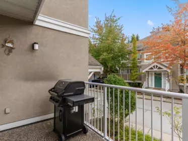 Powder Room Photo of 17 2422 Hawthorne Avenue, Port Coquitlam, BC