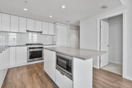 Kitchen Island Photo of 3703 2388 Madison Avenue, Burnaby, BC