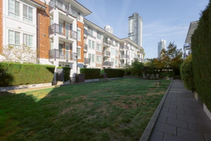 Office / Den Photo of 203 545 Foster Avenue, Coquitlam, BC
