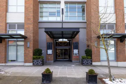 204 15152 Russell Avenue, White Rock, BC, White Rock — Apartment/Condo for sale