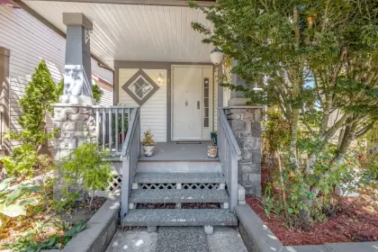 18475 66a Avenue, Surrey, BC, Surrey — Single Family Residence for sale