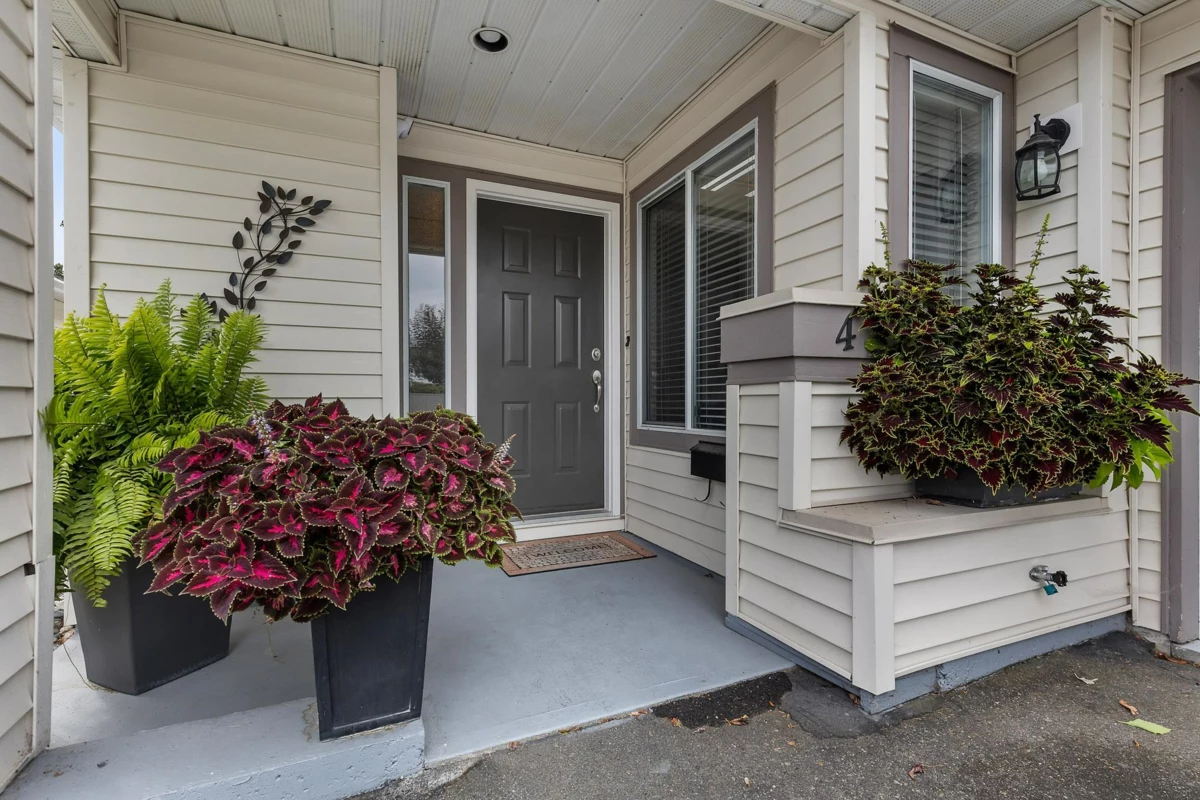 Living Room Photo of 4 45302 Jasper Drive, Chilliwack, BC