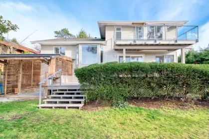4945 Laurel Avenue, Sechelt, BC, Sechelt — Single Family Residence for sale