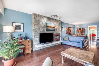 6593 Dufferin Avenue, Burnaby, BC, Burnaby — Duplex for sale
