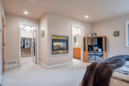Basement Recreation Room Photo of 9385 173a Street, Surrey, BC