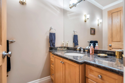 Walk-In Closet Photo of 9385 173a Street, Surrey, BC