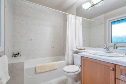 Primary Bathroom Photo of 9385 173a Street, Surrey, BC