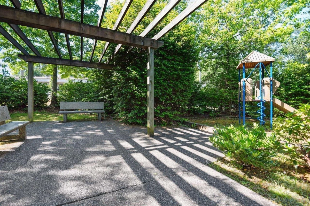 Kitchen Island Photo of 56 11255 132 Street, Surrey, BC