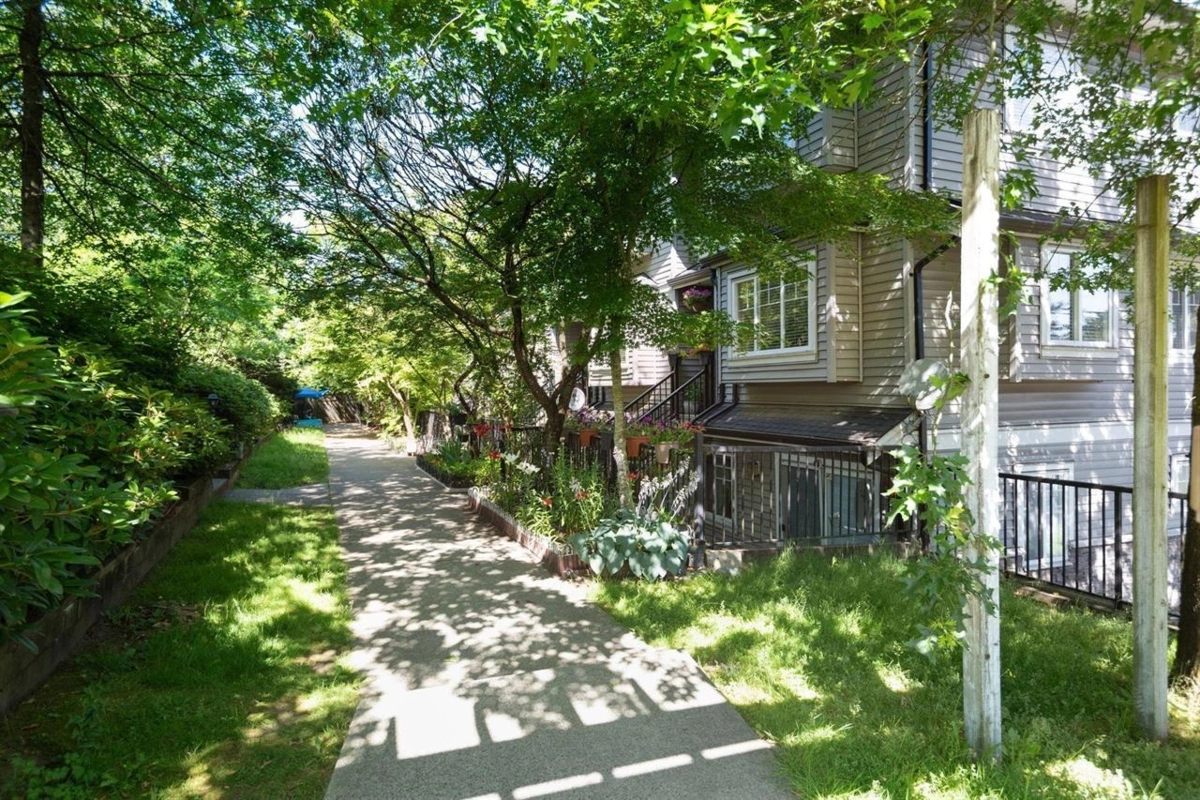 Kitchen Photo of 56 11255 132 Street, Surrey, BC