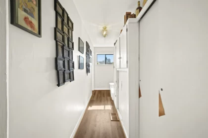 Entry Foyer Photo of 20138 Lorne Avenue, Maple Ridge, BC