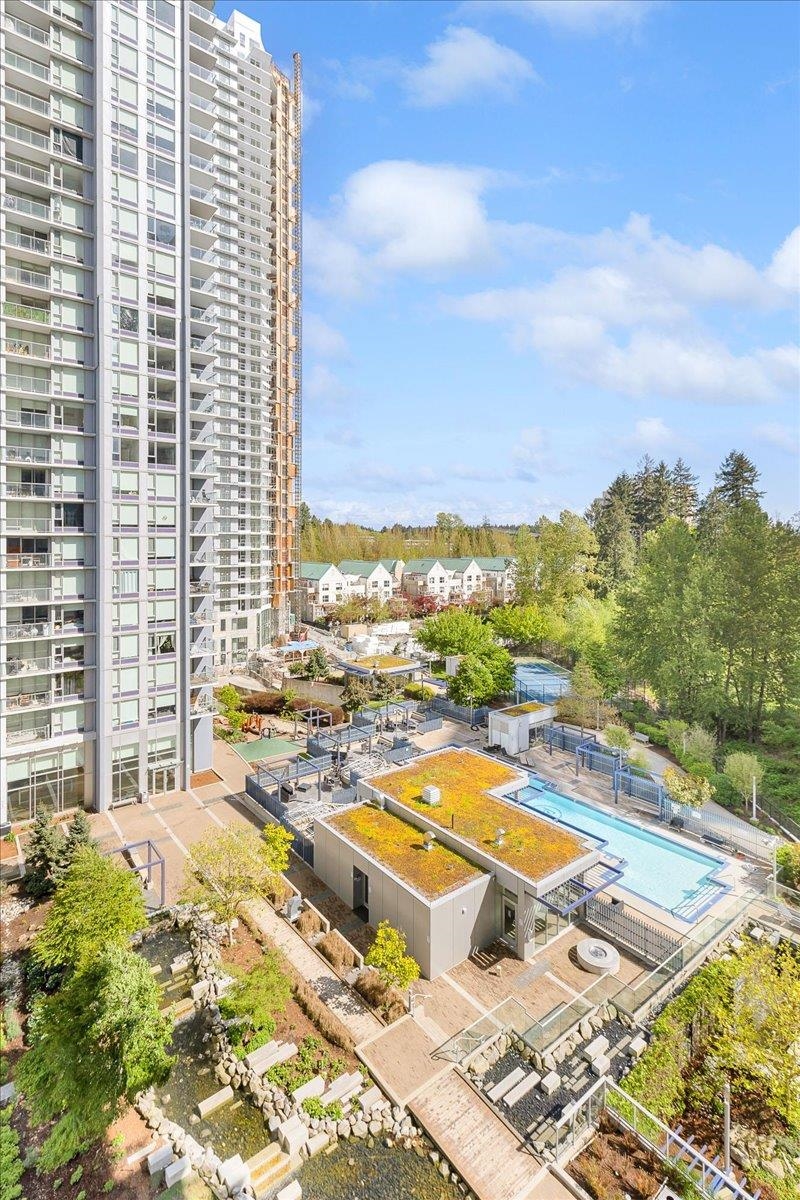 Kitchen Photo of 1015 13696 100 Avenue, Surrey, BC