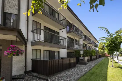 301 15020 North Bluff Road, White Rock, BC, White rock — Apartment/Condo for sale