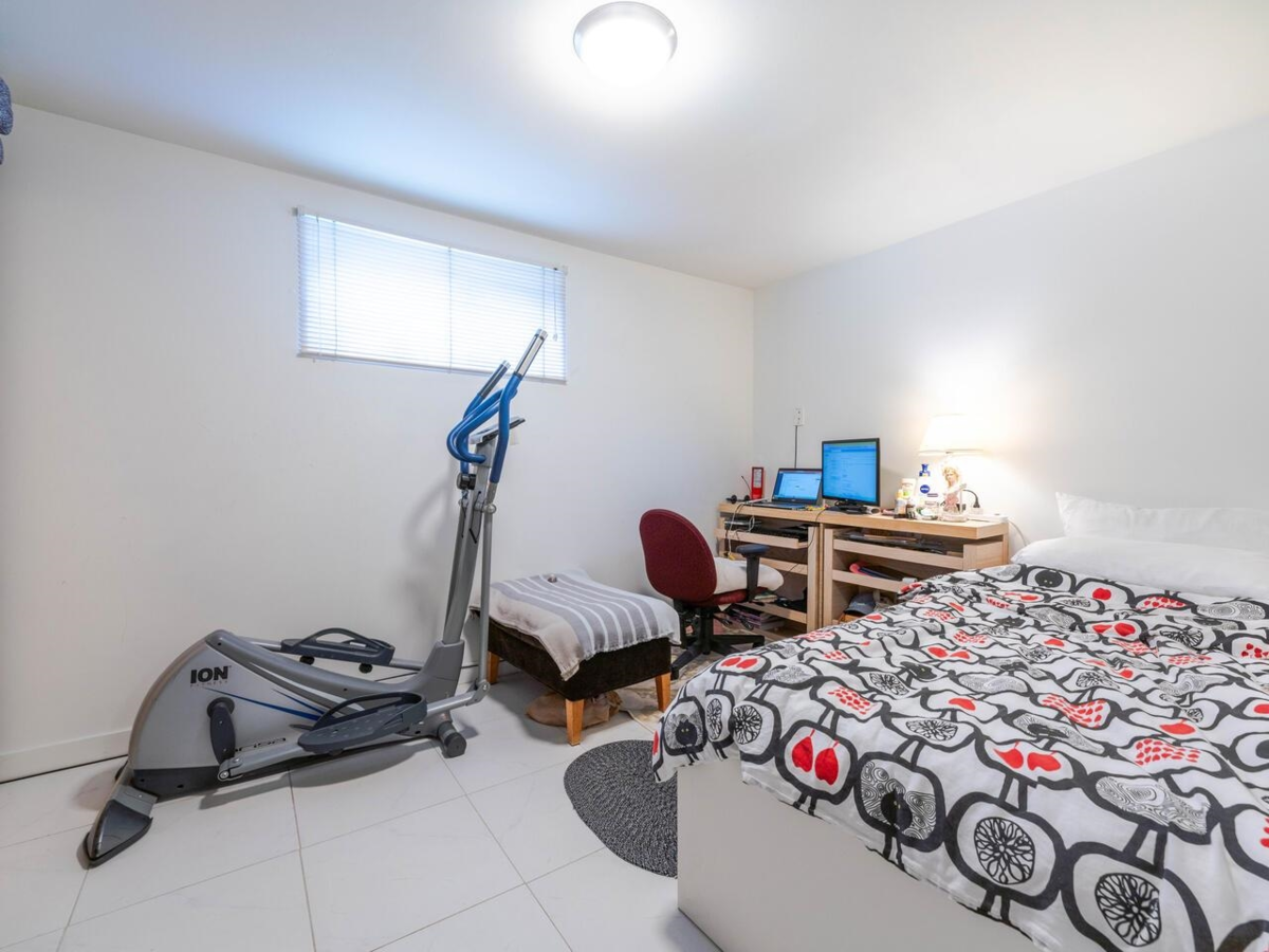 Guest Bathroom Photo of 2216 E 41st Avenue, Vancouver, BC