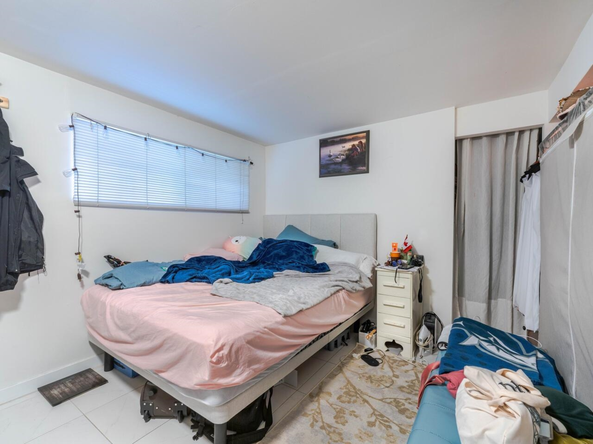 Powder Room Photo of 2216 E 41st Avenue, Vancouver, BC