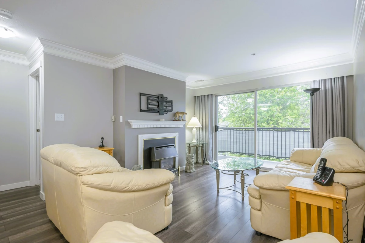 Dining Area Photo of 302 20881 56 Avenue, Langley, BC
