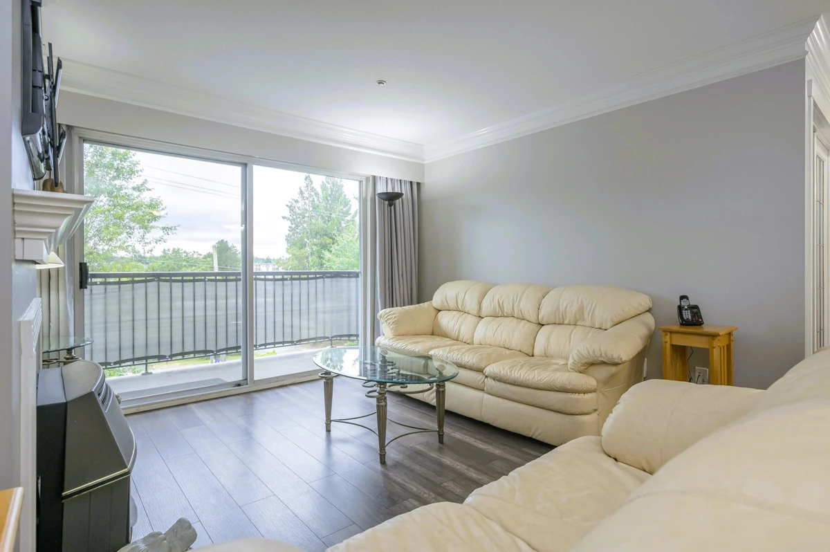 Kitchen Photo of 302 20881 56 Avenue, Langley, BC