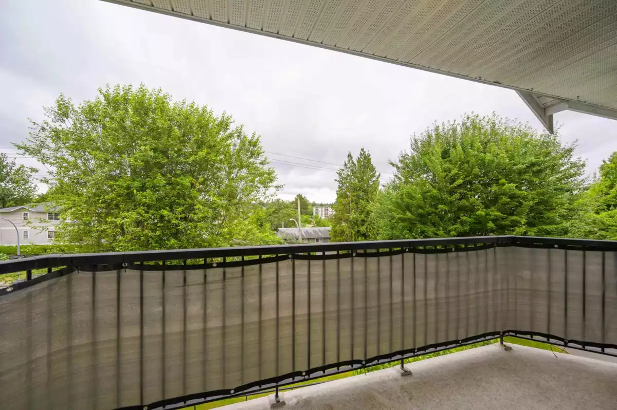 Staircase Photo of 302 20881 56 Avenue, Langley, BC