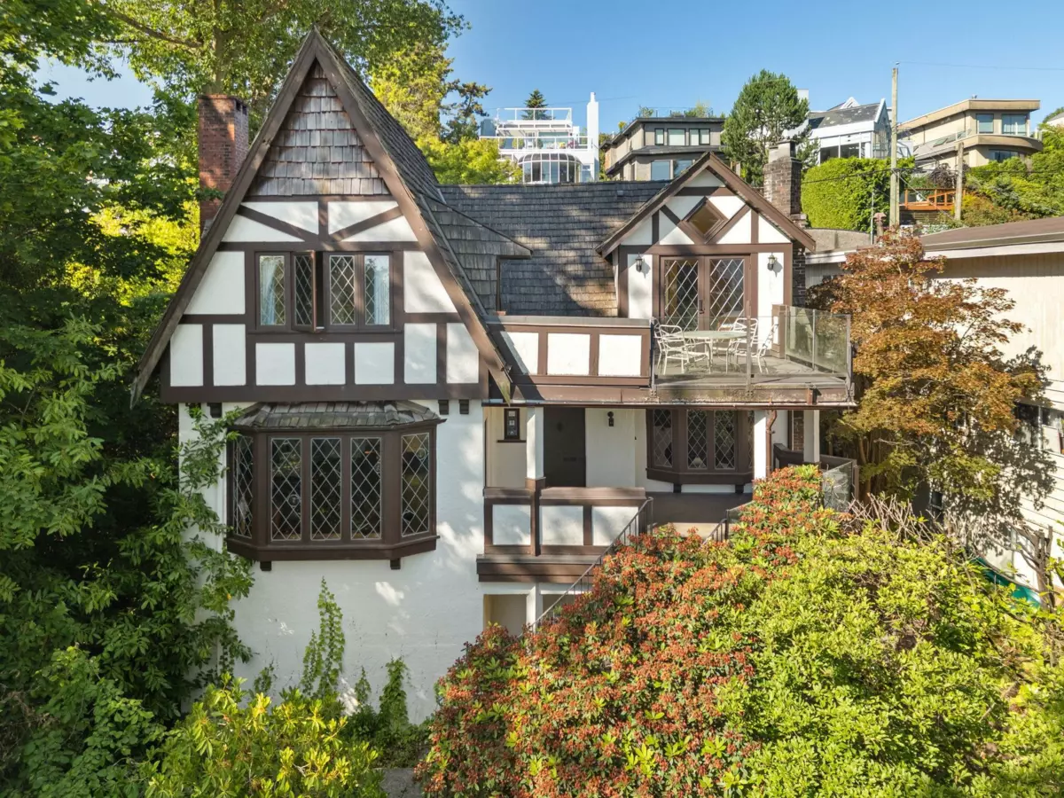 Living Room Photo of 2806 W King Edward Avenue, Vancouver, BC