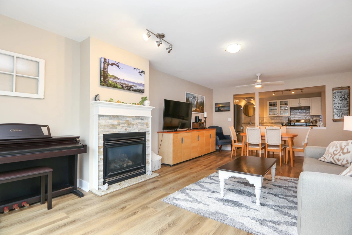 Breakfast Nook Photo of 208 45660 Knight Road, Chilliwack, BC