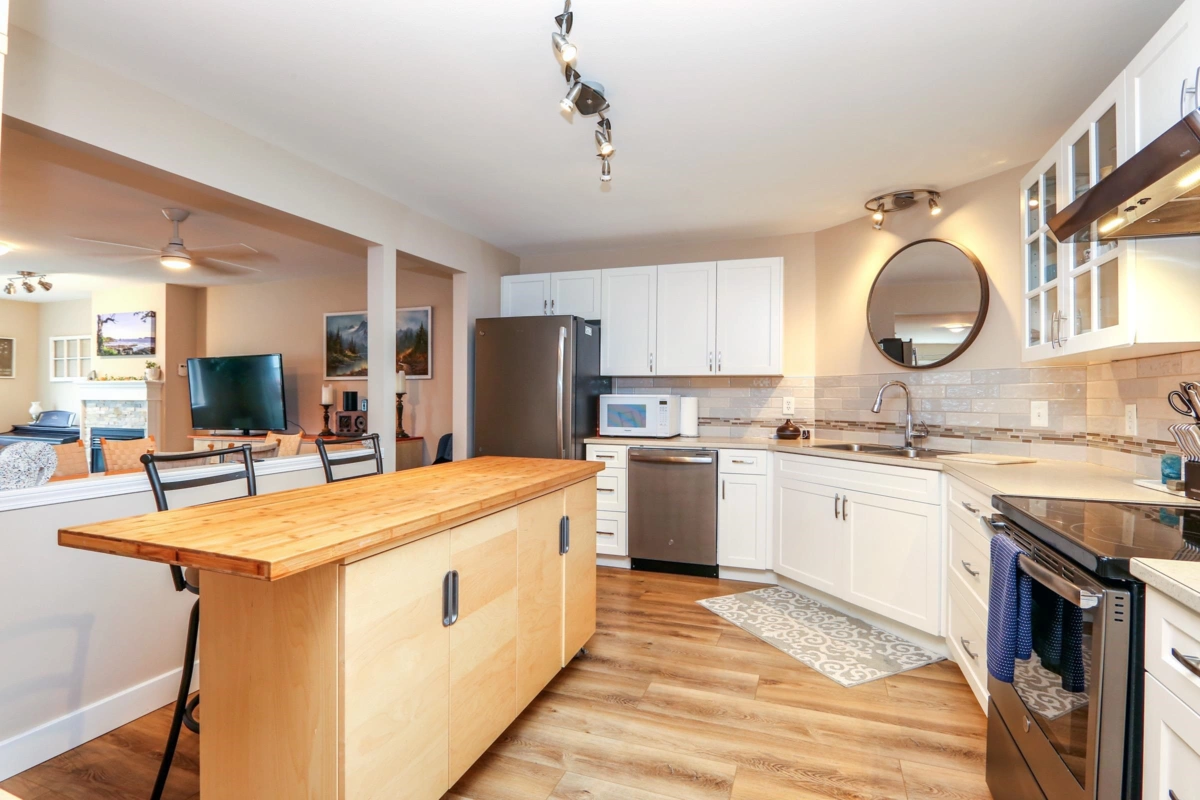 Living Room Photo of 208 45660 Knight Road, Chilliwack, BC