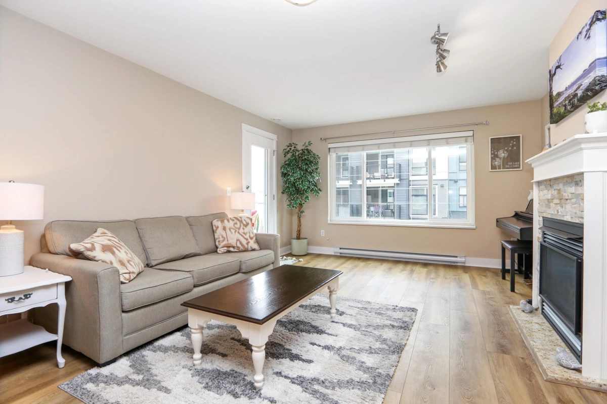 Primary Bathroom Photo of 208 45660 Knight Road, Chilliwack, BC