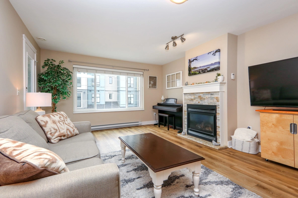 Walk-In Closet Photo of 208 45660 Knight Road, Chilliwack, BC