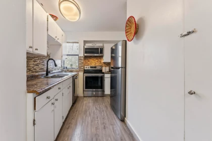 Kitchen Island Photo of 76 13756 Central Avenue, Surrey, BC