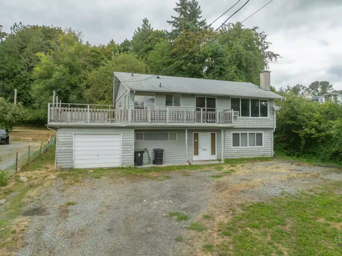 Kitchen Island Photo of 19983 68 Avenue, Langley, BC