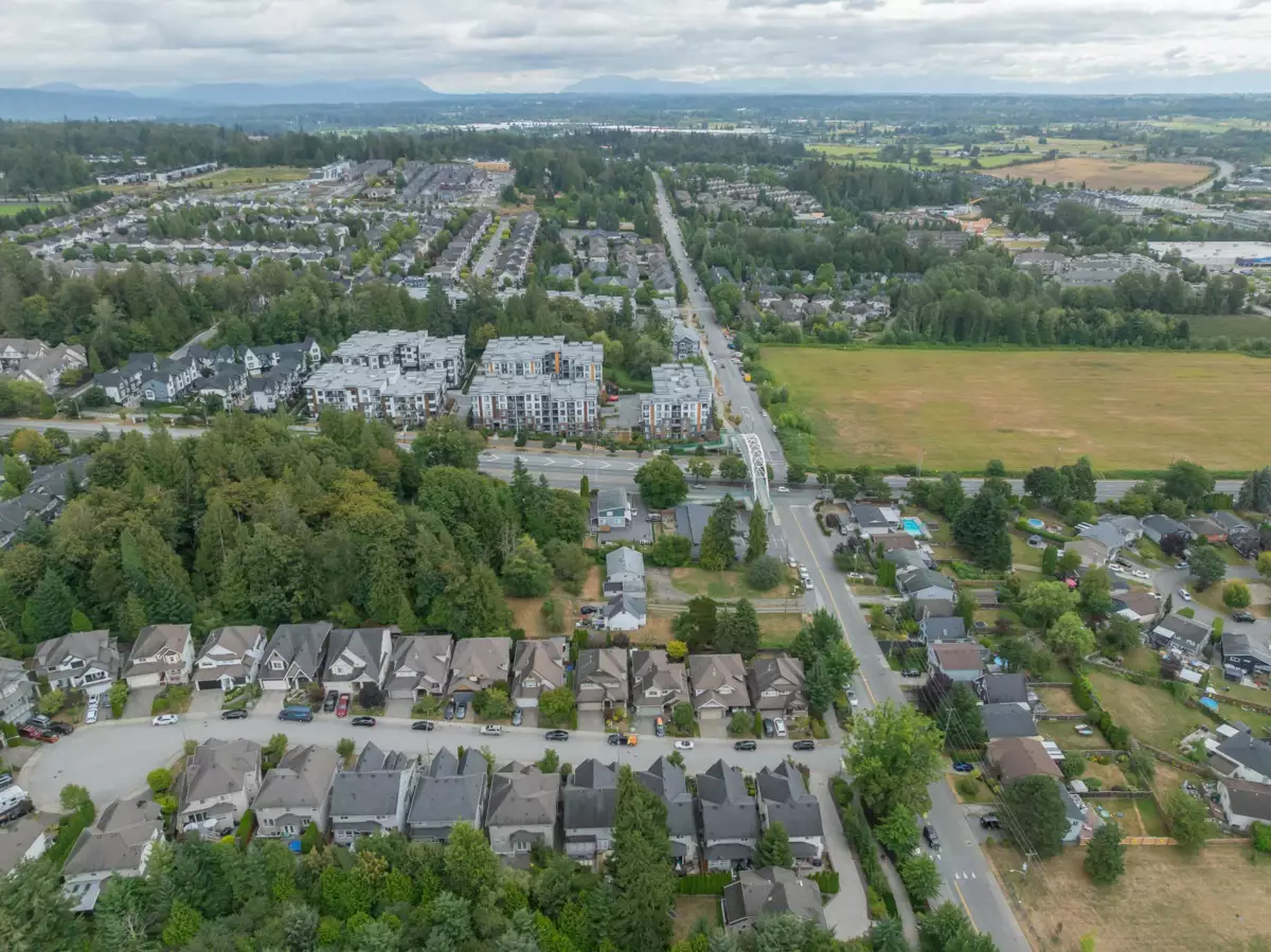 Walk-In Closet Photo of 19983 68 Avenue, Langley, BC