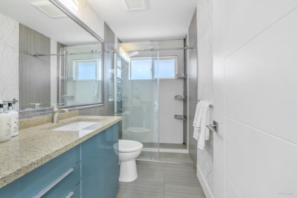 Entry Foyer Photo of 16950 103a Avenue, Surrey, BC