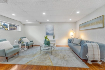 Hallway Photo of 16950 103a Avenue, Surrey, BC