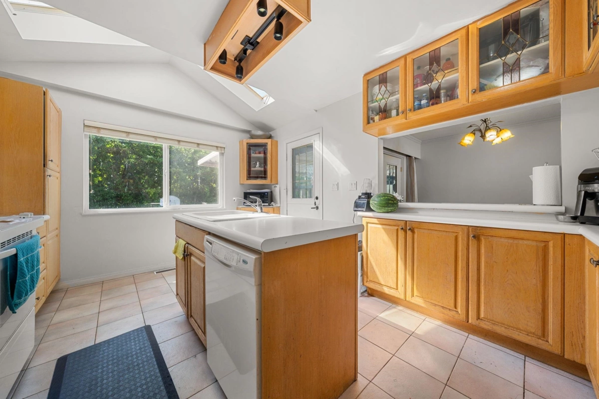 Kitchen Island Photo of 11780 85a Avenue, Delta, BC