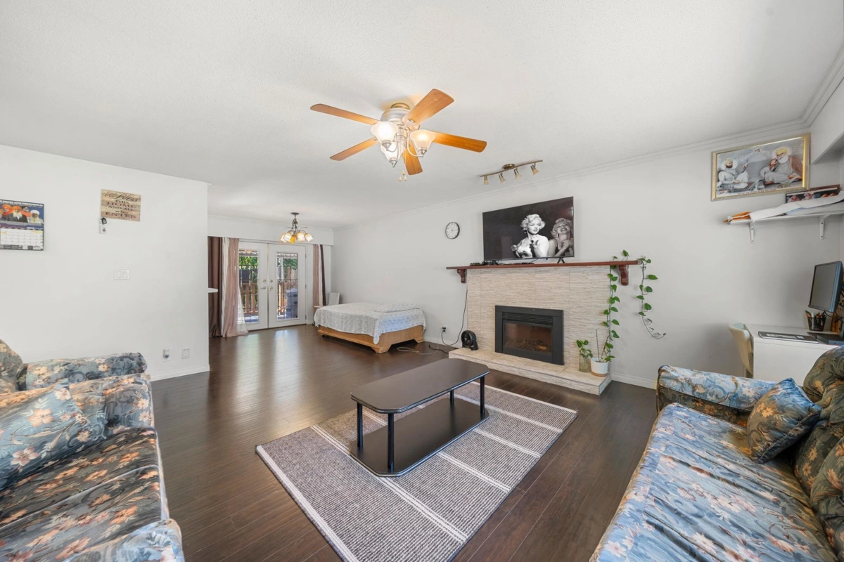 Kitchen Photo of 11780 85a Avenue, Delta, BC