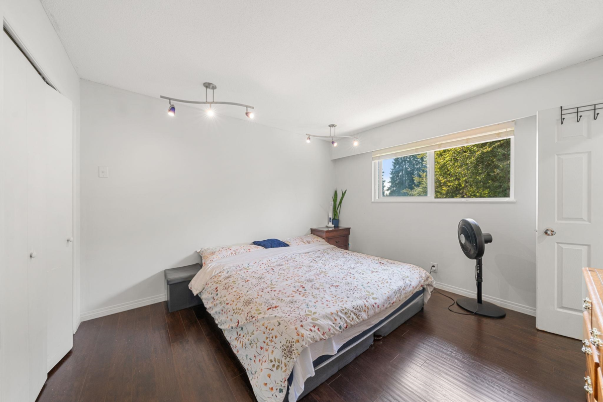 Laundry Room Photo of 11780 85a Avenue, Delta, BC