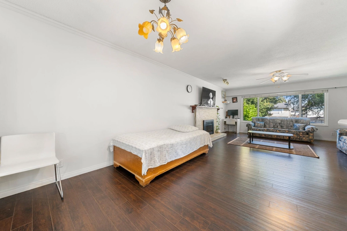 Powder Room Photo of 11780 85a Avenue, Delta, BC