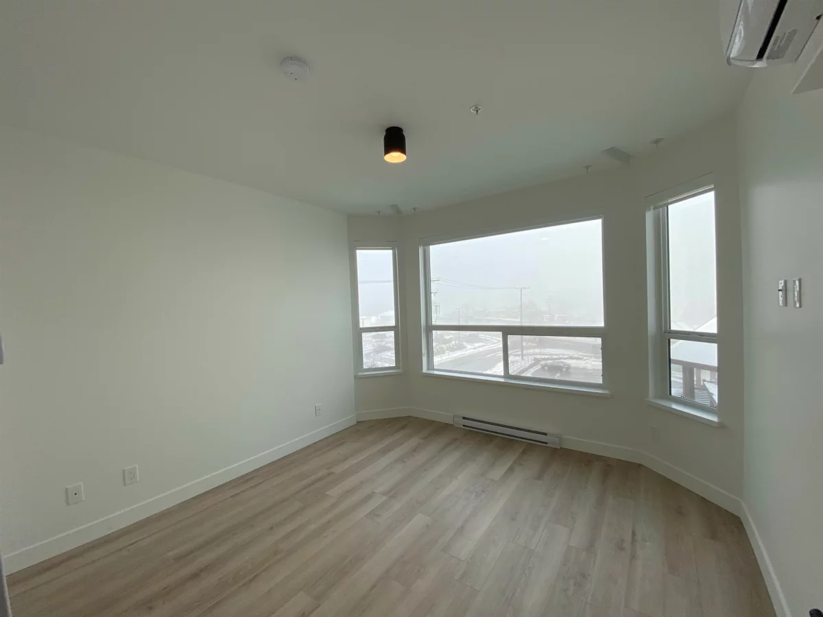 Guest Bathroom Photo of 426 2493 Montrose Avenue, Abbotsford, BC