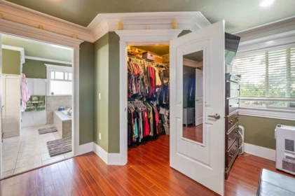 Mudroom Photo of 14262 71 Avenue, Surrey, BC