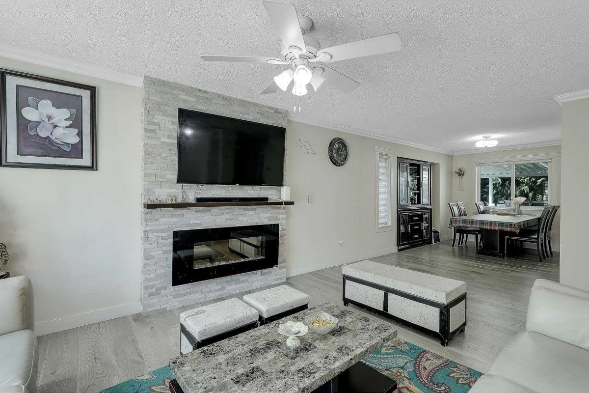 Dining Area Photo of 8063 138a Street, Surrey, BC