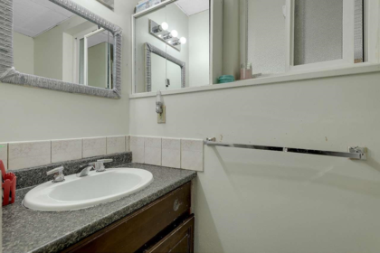 Hallway Photo of 8063 138a Street, Surrey, BC