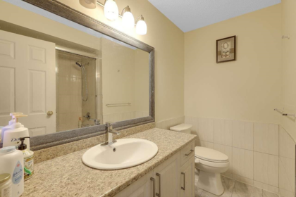Laundry Room Photo of 8063 138a Street, Surrey, BC