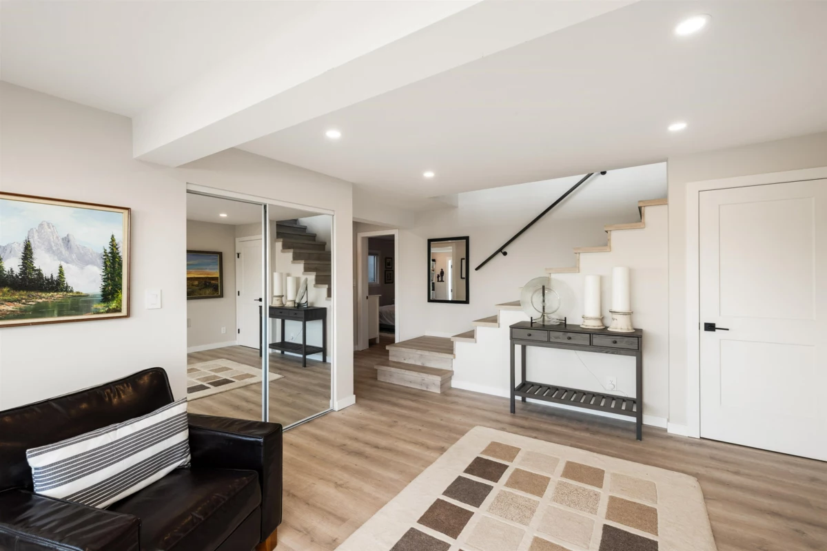 Basement Recreation Room Photo of 195 Kelvin Grove Way, Lions Bay, BC