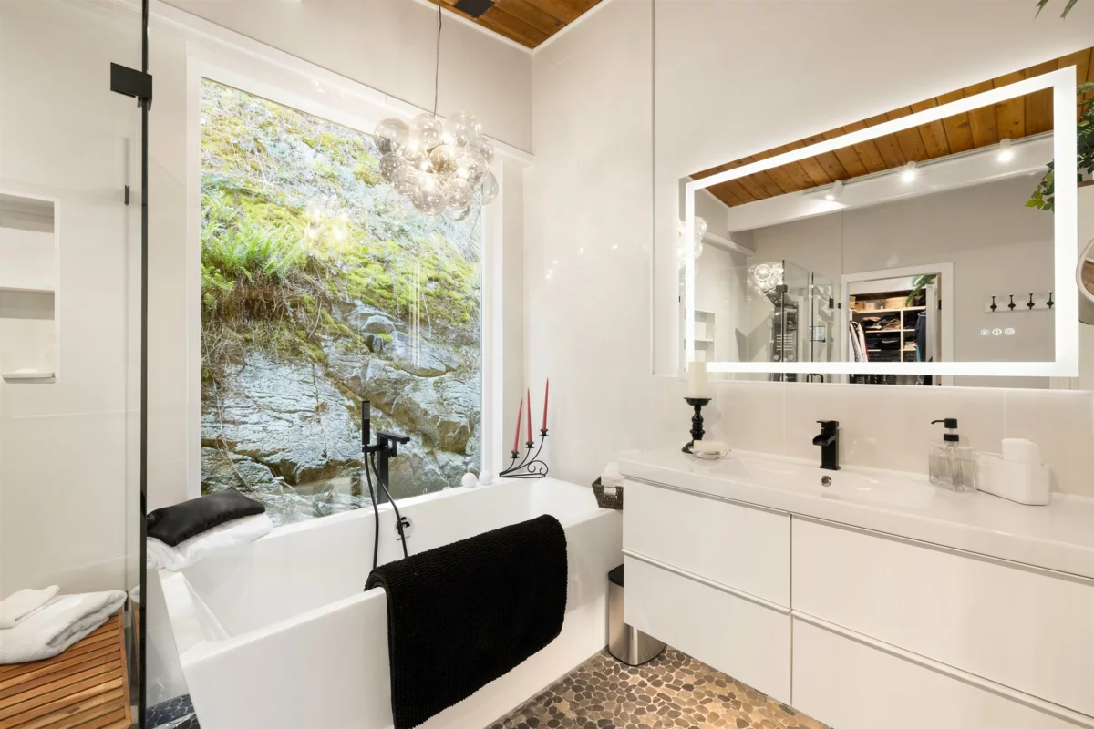 Bedroom 4 Photo of 195 Kelvin Grove Way, Lions Bay, BC