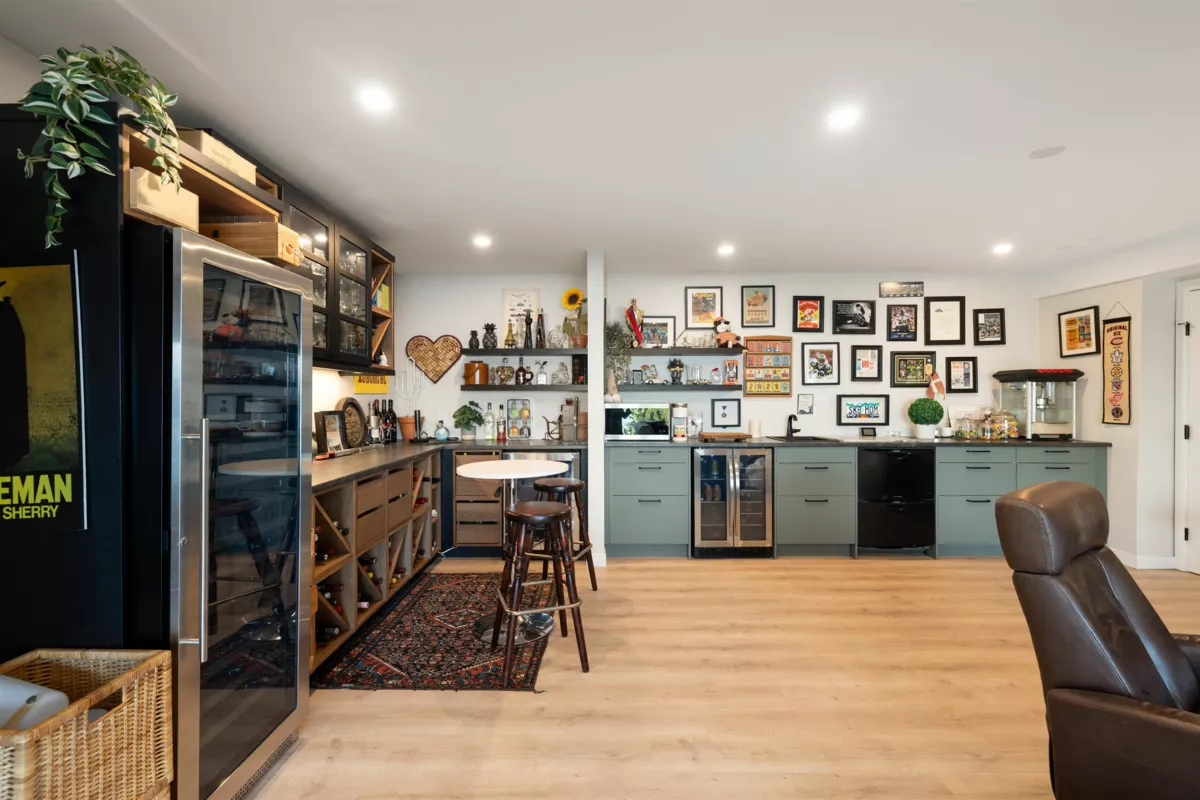 Entry Foyer Photo of 195 Kelvin Grove Way, Lions Bay, BC