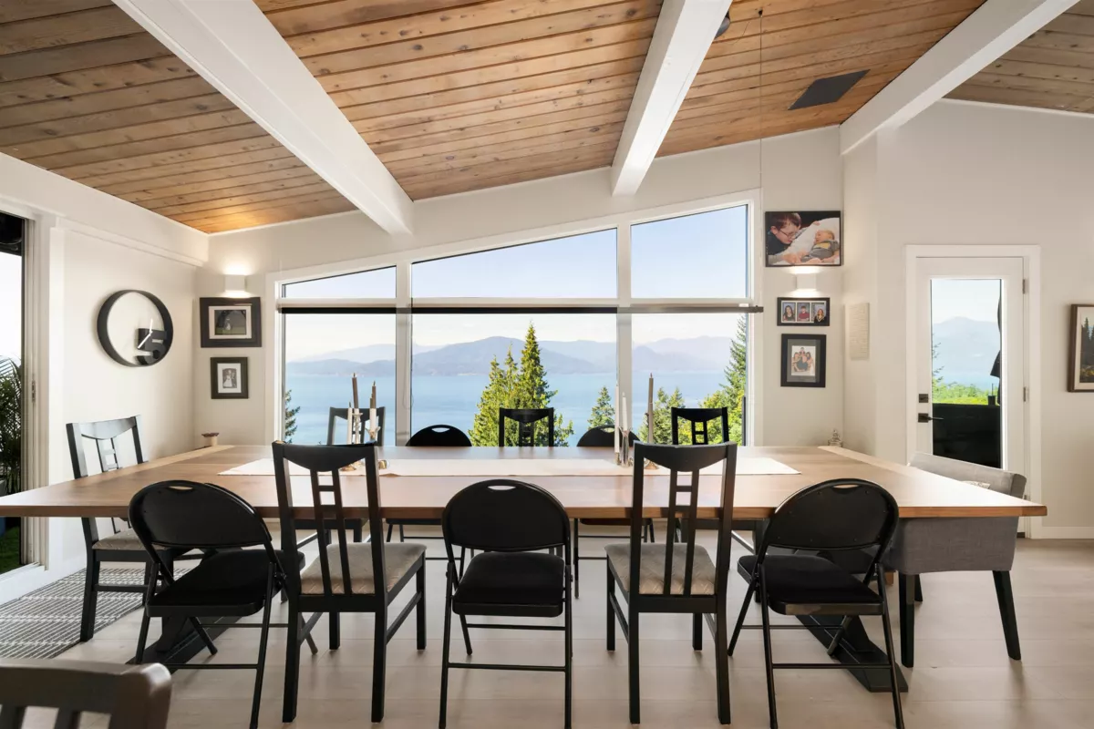 Exterior Front Photo of 195 Kelvin Grove Way, Lions Bay, BC